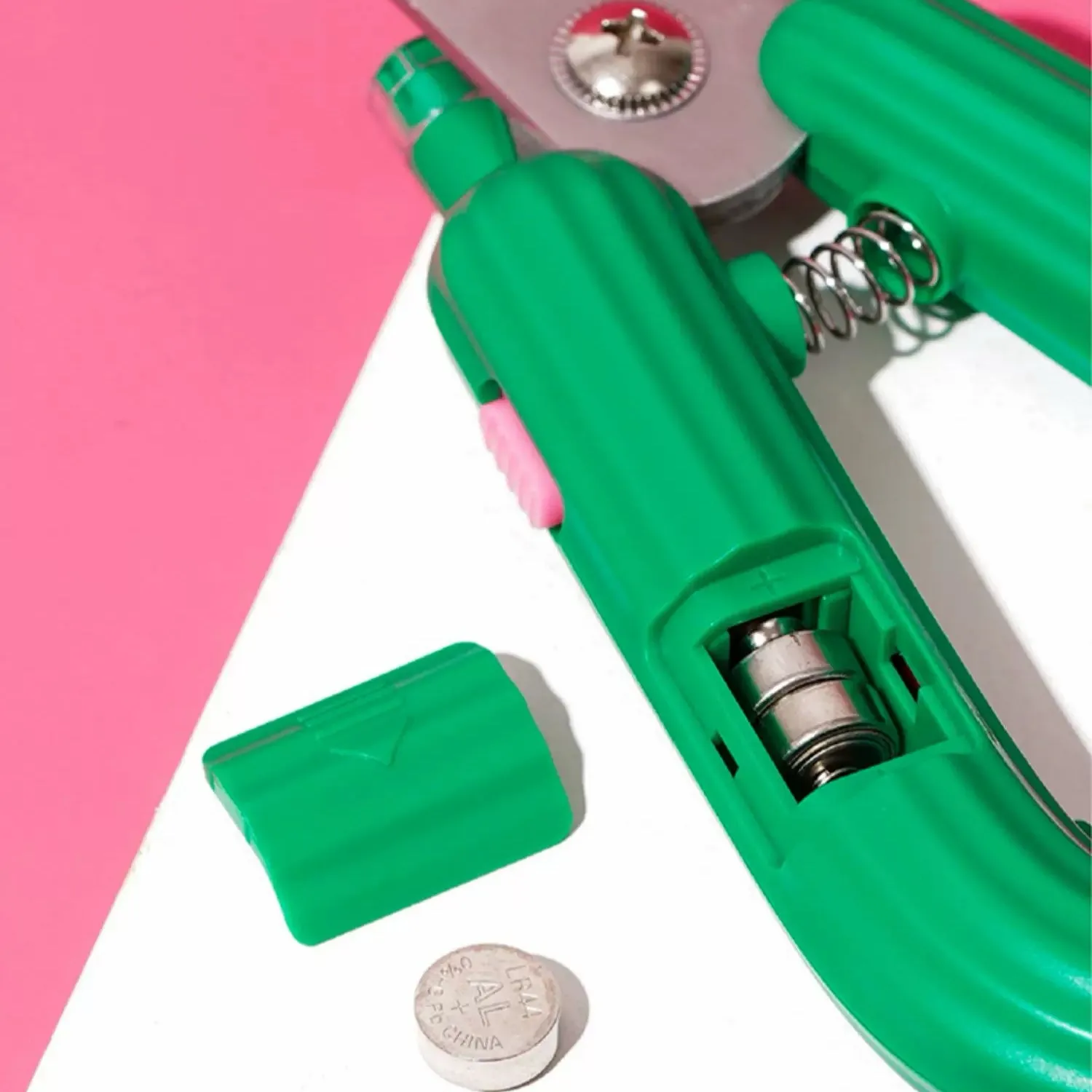 ZEZE LED and Ultraviolet Light Nail Clippers